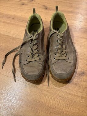 ECCO men’s leather sneakers in Olive Brown